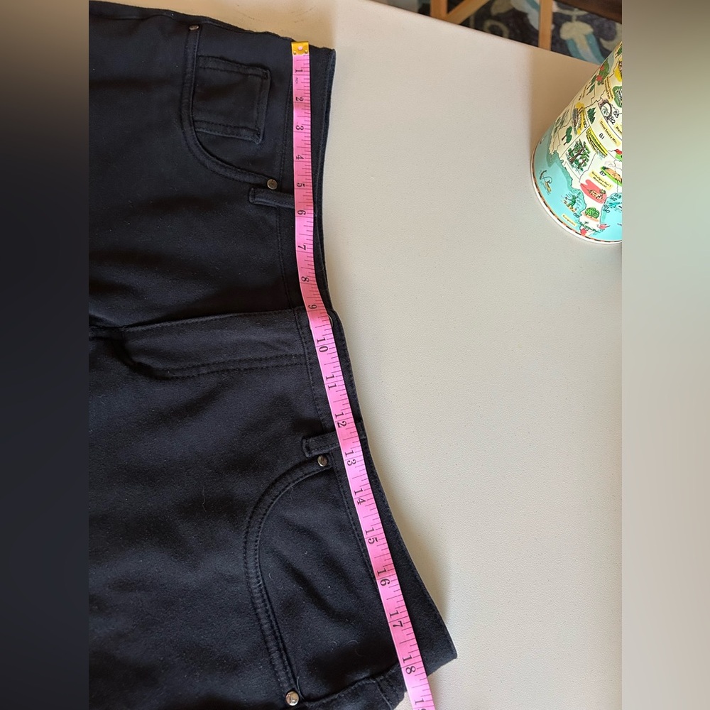 Like an Angel Elegant Black Capris - Picture 7 of 9